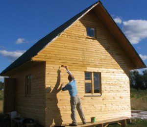 чем покрасить деревянный дом